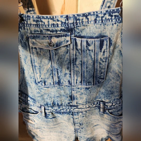 NWT Distressed Roxy Overall Shorts - Picture 4 of 9